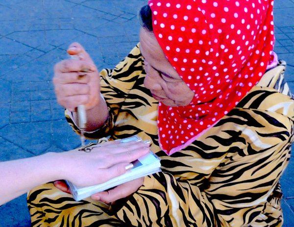 A henna artist plies her craft. (Barbara Angelakis)