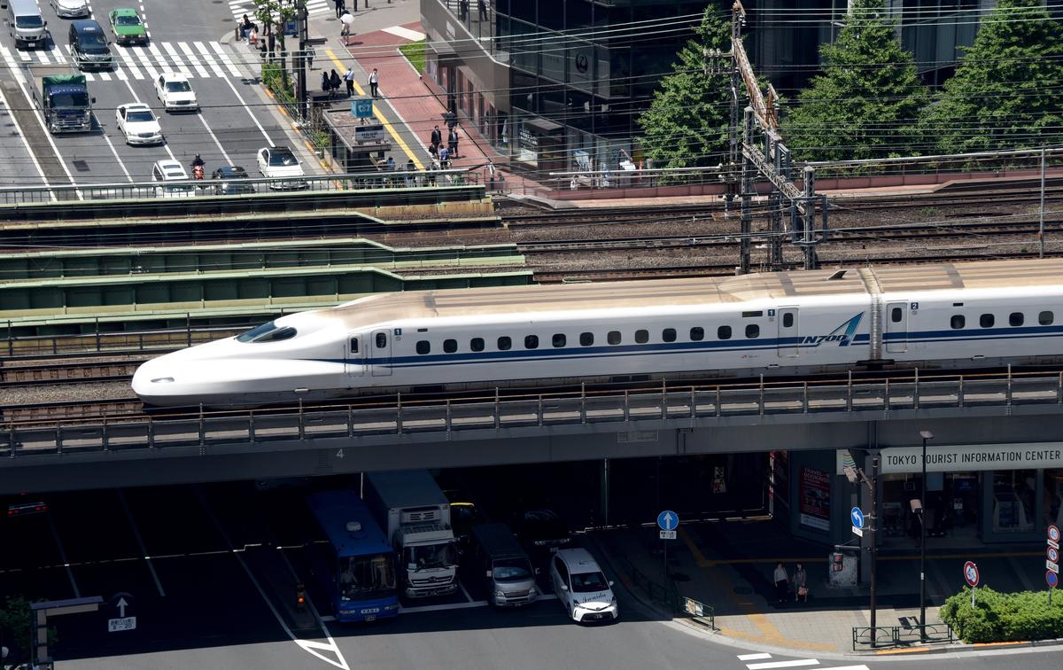 A Shinkansen bullet train in Tokyo on May 18, 2016. (Toru Yamanaka/AFP/Getty Images)