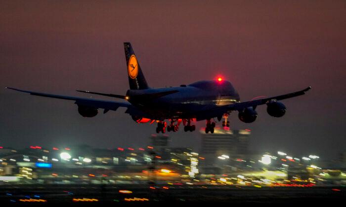 Boeing Flight Carrying 345 People Bounces on LAX Runway During ‘Rough Landing’