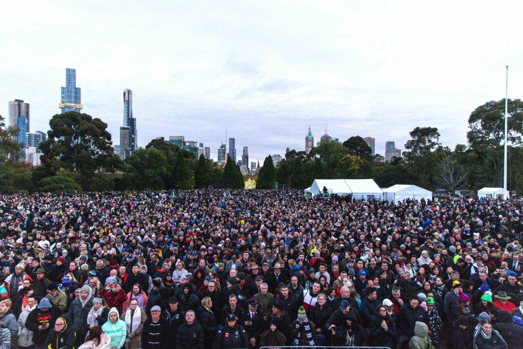 Thousands Gather for Anzac Day Services Under Full Moon